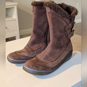 Manuka Winter suede boots color brown size 8